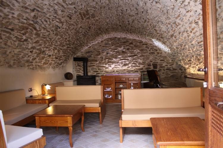 Mobili rustici taverna: legno massello, pino e abete Come arredare la taverna